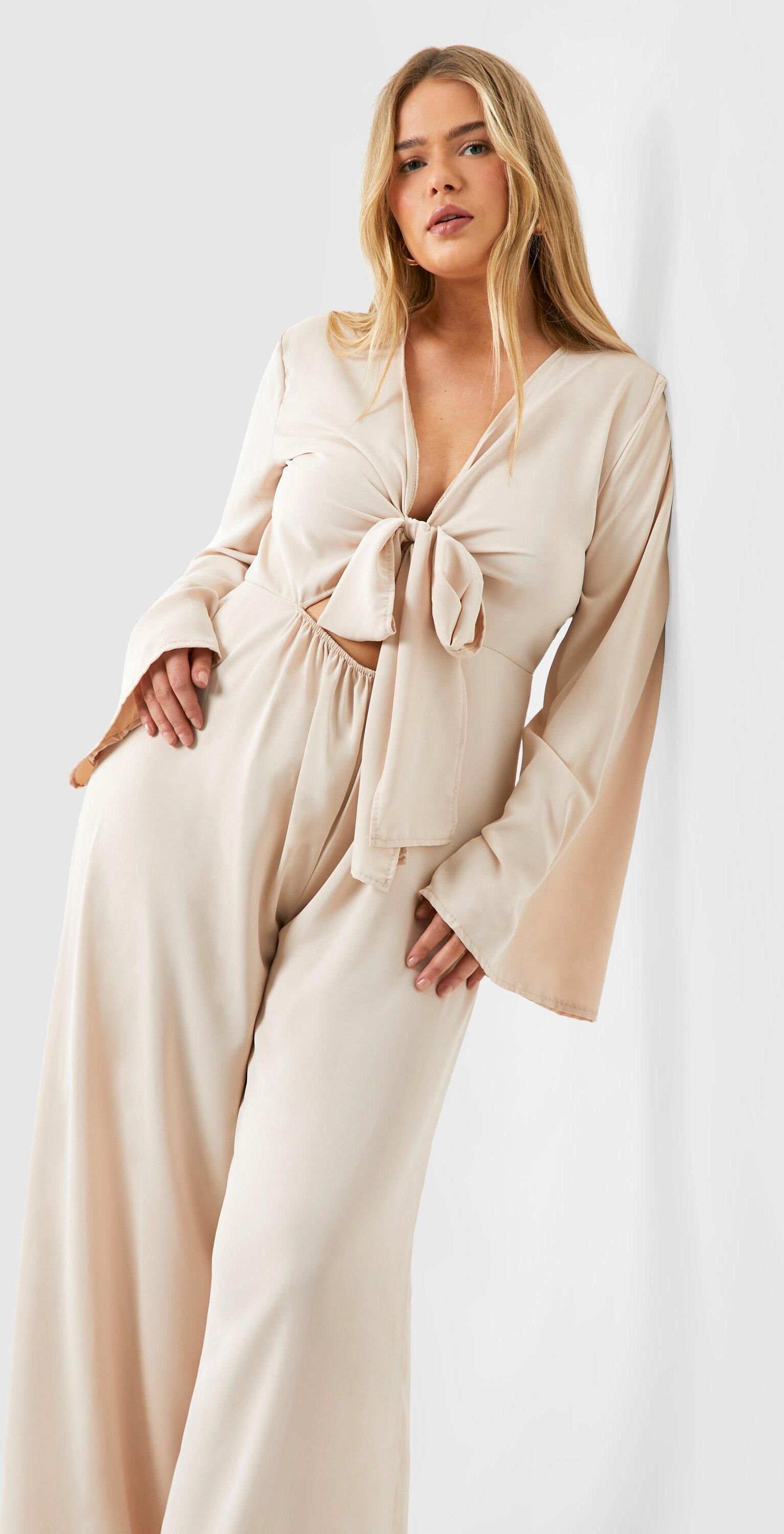 Boohoo Womens Plus Woven Knot Front Plunge Wide Leg Jumpsuit - Beige - Size 26 Uk