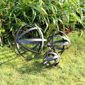 Set Of 3 Black & Gold Decorative Garden Spheres Material: Garden Set Of 3 Black & Gold Decorative Garden Spheres Material: Garden