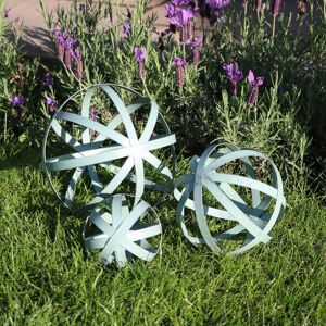 Set Of 3 Antique Sage Green Decorative Garden Spheres Material: Metal, Iron