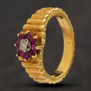 Pre-Owned Vintage 18ct Yellow Gold Ruby & Diamond Cluster Ring 4112315 Pre-Owned Vintage 18ct Yellow Gold Ruby & Diamond Cluster Ring 4112315