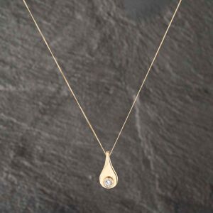 Pre-Owned 18ct Yellow Gold 0.33ct Brilliant Cut Diamond Set Pendant & 18 Inch Curb Chain 41142286 Pre-Owned 18ct Yellow Gold 0.33ct Brilliant Cut Diamond Set Pendant & 18 Inch Curb Chain 41142286