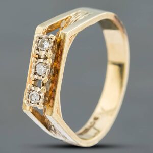 Pre-Owned Vintage Yellow Gold Brilliant Cut Diamond Three Stone Ring 41382011 Pre-Owned Vintage Yellow Gold Brilliant Cut Diamond Three Stone Ring 41382011