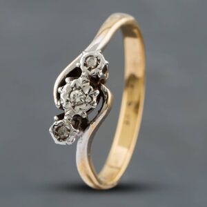 Pre-Owned Vintage Yellow Gold Diamond Twist Three Stone Ring 41382135 Pre-Owned Vintage Yellow Gold Diamond Twist Three Stone Ring 41382135