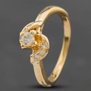 Pre-Owned 18ct Yellow Gold Brilliant Cut Diamond Twist Shoulder Set Solitaire Ring 41481536 Pre-Owned 18ct Yellow Gold Brilliant Cut Diamond Twist Shoulder Set Solitaire Ring 41481536
