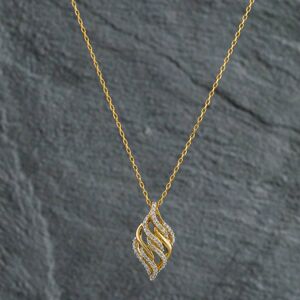 Pre-Owned 9ct Yellow Gold 0.20ct Diamond Pendant & 18 Inch Prince Of Wales Chain 4314165 Pre-Owned 9ct Yellow Gold 0.20ct Diamond Pendant & 18 Inch Prince Of Wales Chain 4314165
