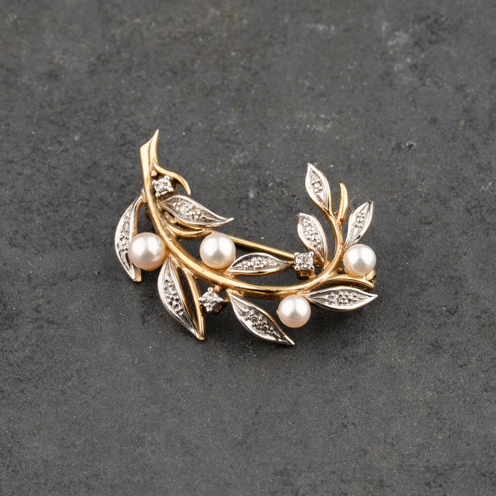 Pre-Owned 9ct Yellow Gold Cultured Pearl & 0.05ct Diamond Leaf And Berry Branch Brooch 41131144