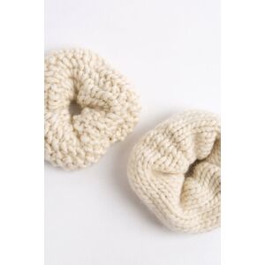 Wool Couture Scrunchie Duo Knitting Kit in Off-White Off-White Wool Couture Scrunchie Duo Knitting Kit in Off-White Off-White