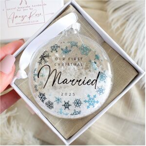 Amaya Rose Ltd First Christmas Married 2025 Glass Tree Ornament.Christmas Bauble in Clear Clear Amaya Rose Ltd First Christmas Married 2025 Glass Tree Ornament.Christmas Bauble in Clear Clear