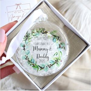 Imvelo Candle Co Amaya Rose Ltd 1st Christmas as a Mummy & Daddy 2025 Glass Tree Ornament Bauble in Clear Clear Imvelo Candle Co Amaya Rose Ltd 1st Christmas as a Mummy & Daddy 2025 Glass Tree Ornament Bauble in Clear Clear