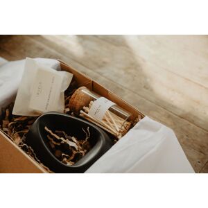 Imvelo Candle Co Burner Gift Box (Oud Wood + Vanilla) in Black Black Imvelo Candle Co Burner Gift Box (Oud Wood + Vanilla) in Black Black