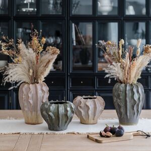 Ivyline Scarlet Coral Reef Pink Planter H15cm D19cm Pink Ivyline Scarlet Coral Reef Pink Planter H15cm D19cm Pink