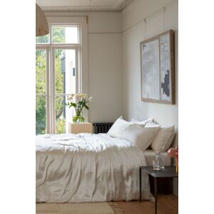 Soak&Sleep Pure Mulberry Silk Housewife Pillowcase Pair in Ivory Size: Super King Ivory Super King Soak&Sleep Pure Mulberry Silk Housewife Pillowcase Pair in Ivory Size: Super King Ivory Super King