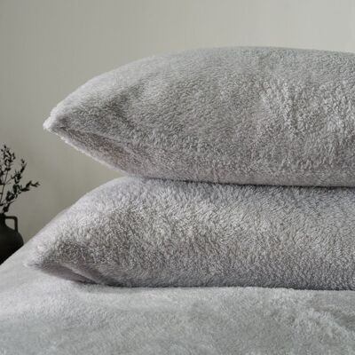 OHS 2 Pack Thermal Teddy Fleece Pillowcase Cover in Light Grey Size: Standard Pillow Case Light Grey Standard Pillow Case OHS 2 Pack Thermal Teddy Fleece Pillowcase Cover in Light Grey Size: Standard Pillow Case Light Grey Standard Pillow Case