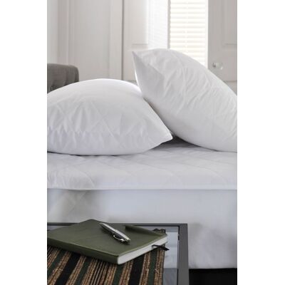 The Lyndon Company Quick Dry Quilted Mattress Protector Deyongs 1846 in White Size: Single White Single The Lyndon Company Quick Dry Quilted Mattress Protector Deyongs 1846 in White Size: Single White Single