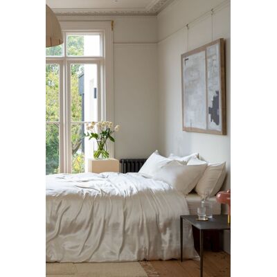 Soak&Sleep Pure Mulberry Silk Housewife Pillowcase Pair in Ivory Size: Standard Pillow Case Ivory Standard Pillow Case Soak&Sleep Pure Mulberry Silk Housewife Pillowcase Pair in Ivory Size: Standard Pillow Case Ivory Standard Pillow Case