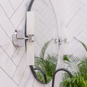 ValueLights Canya Up Down 2 Way IP44 Bathroom Frosted Reeded Glass Wall Light with LED Bulbs in Silver Silver ValueLights Canya Up Down 2 Way IP44 Bathroom Frosted Reeded Glass Wall Light with LED Bulbs in Silver Silver
