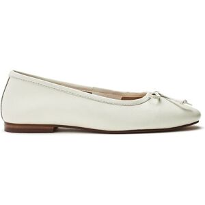 Moda In Pelle Women's 'Ealing' Leather Loafers in White Size: 4 White 4 Moda In Pelle Women's 'Ealing' Leather Loafers in White Size: 4 White 4