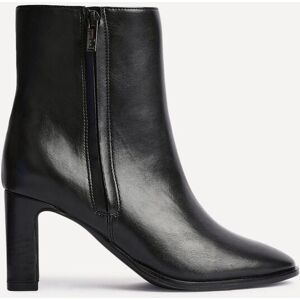 Linzi Women's Jonas Black Faux Leather Block Heel Ankle Boot Size: 5-Standard Fit Black 5-Standard Fit Linzi Women's Jonas Black Faux Leather Block Heel Ankle Boot Size: 5-Standard Fit Black 5-Standard Fit
