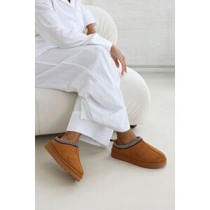 Where's That From Women's 'Reina' Cosy Faux-Suede Fur Lining Slipper in Light Brown Size: 8 Light Brown 8 Where's That From Women's 'Reina' Cosy Faux-Suede Fur Lining Slipper in Light Brown Size: 8 Light Brown 8