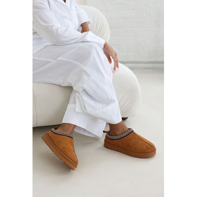 Where's That From Women's 'Reina' Cosy Faux-Suede Fur Lining Slipper in Light Brown Size: 8 Light Brown 8 Where's That From Women's 'Reina' Cosy Faux-Suede Fur Lining Slipper in Light Brown Size: 8 Light Brown 8