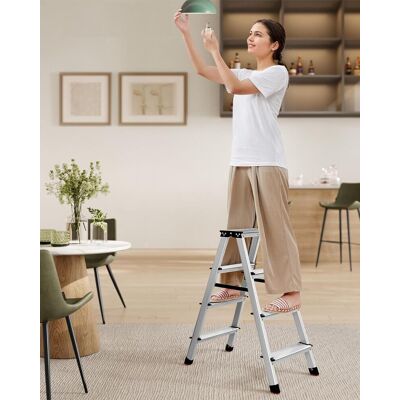 SONGMICS Aluminium Ladder with 4 Non Slip Steps for Home Use in Silver Silver SONGMICS Aluminium Ladder with 4 Non Slip Steps for Home Use in Silver Silver