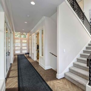 runrug Hallway Carpet Runner Rug - Hardwearing & Durable, 7mm - 'Inca' in Black Size: 80 cm x 210 cm Black 80 cm x 210 cm runrug Hallway Carpet Runner Rug - Hardwearing & Durable, 7mm - 'Inca' in Black Size: 80 cm x 210 cm Black 80 cm x 210 cm