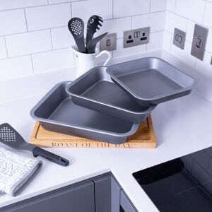 Baker & Salt Classic Non-Stick 3 Piece Roaster Set in Black Black Baker & Salt Classic Non-Stick 3 Piece Roaster Set in Black Black