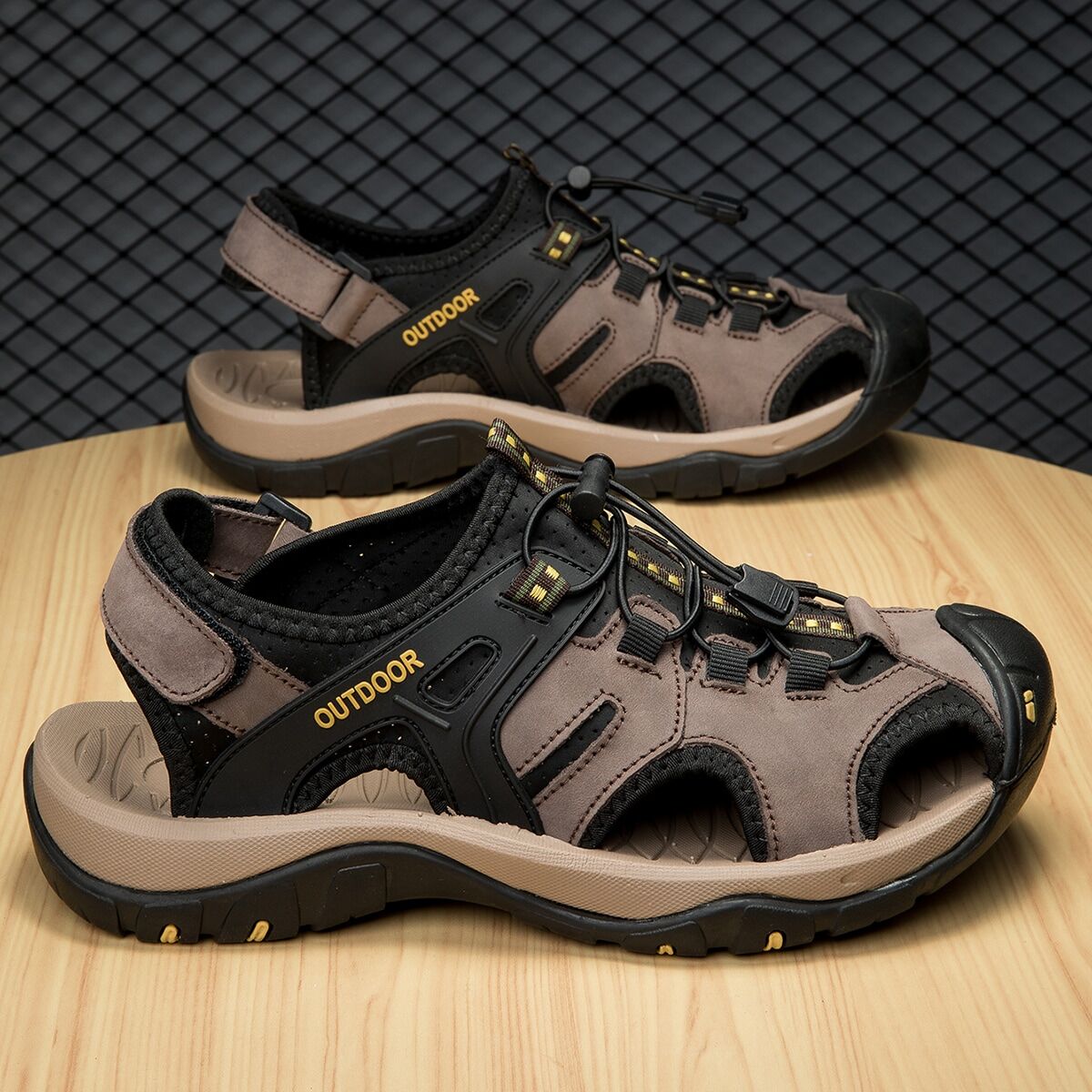 SHEIN Outdoor Sport Sandals For Men, Letter Graphic Drawstring Design Cut Out Design Sandals Brown EUR38,EUR39,EUR40,EUR41,EUR42,EUR43,EUR44,EUR45,EUR46,EUR47