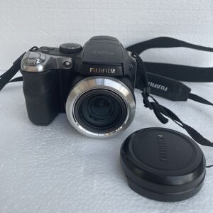 Fuji Finepix S Series S8100fd 10.0mp 8x Zoom Digital Camera Black In Vgc Fuji Finepix S Series S8100fd 10.0mp 8x Zoom Digital Camera Black In Vgc