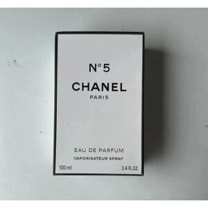 Chanel N°5 Paris Eau De Parfum 100ml Luxury Women Fragrance - Brand New & Sealed Chanel N°5 Paris Eau De Parfum 100ml Luxury Women Fragrance - Brand New & Sealed