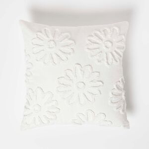 Homescapes Floral Daisy White Tufted Cotton Cushion 45 x 45 cm Homescapes Floral Daisy White Tufted Cotton Cushion 45 x 45 cm
