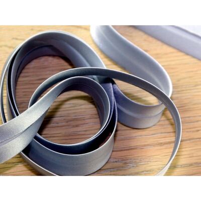Prym 20mm Duchesse Satin Bias Binding Tape - Silver Prym 20mm Duchesse Satin Bias Binding Tape - Silver