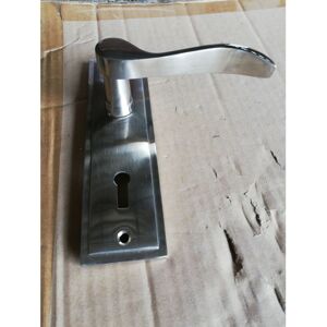 Unbranded Bordeaux Lever Lock Pair Satin Nickel Door Handle Unbranded Bordeaux Lever Lock Pair Satin Nickel Door Handle