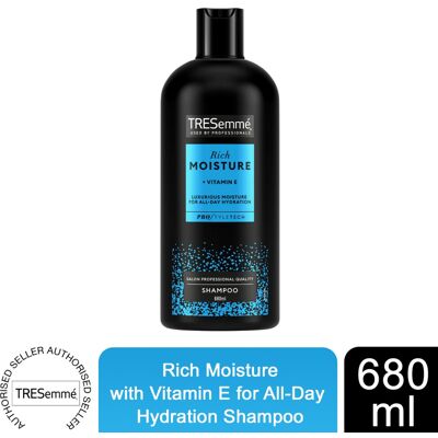 TRESemmé - Rich Moisture with Vitamin E - 680 ml - Shampoo TRESemmé - Rich Moisture with Vitamin E - 680 ml - Shampoo
