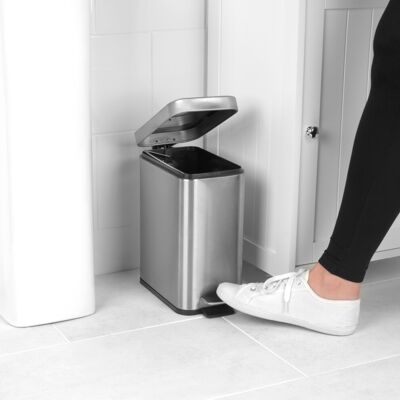 Beldray LA041173SS Rectangular Pedal Bin – Small Rubbish Bin with Soft Closing L Beldray LA041173SS Rectangular Pedal Bin – Small Rubbish Bin with Soft Closing L