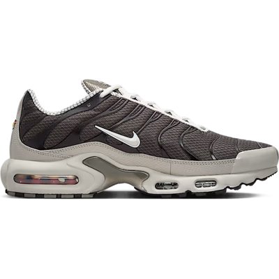 Nike - Tuned - Brown - Size 42 - Shoes Nike - Tuned - Brown - Size 42 - Shoes