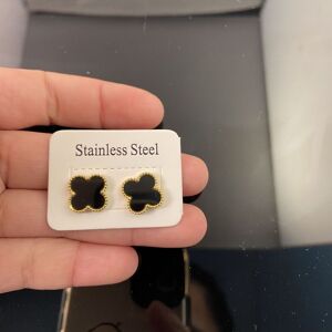 Unbranded (black) Fade resistant titanium steel Four-leaf clover earrings allergy proof 18 Unbranded (black) Fade resistant titanium steel Four-leaf clover earrings allergy proof 18