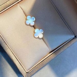 Unbranded (white) Premium Temperament Four-Leaf Clover Earrings Light Luxury Simple Daily Unbranded (white) Premium Temperament Four-Leaf Clover Earrings Light Luxury Simple Daily