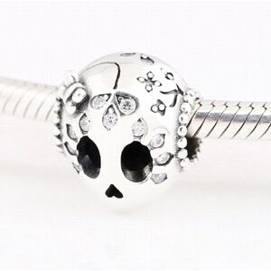 Unbranded Sparkling Skull Charm Bead 925 Sterling Silver - Fits European Bracelets Berlo Unbranded Sparkling Skull Charm Bead 925 Sterling Silver - Fits European Bracelets Berlo