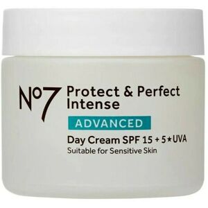 Boots No7 No7 Boots Lift & Luminate Triple Action SPF Day Cream 50ML FREE P&P Boots No7 No7 Boots Lift & Luminate Triple Action SPF Day Cream 50ML FREE P&P