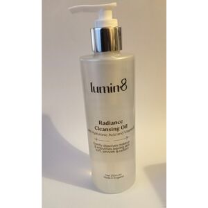 ""Generic"" Lumin8 Radiance Cleansing Oil 250ml + Vitamin E ""Generic"" Lumin8 Radiance Cleansing Oil 250ml + Vitamin E
