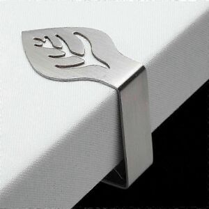 Unbranded Leaf-shaped stainless steel tablecloth clip Unbranded Leaf-shaped stainless steel tablecloth clip