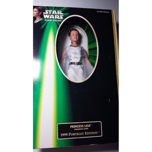 Hasbro Star Wars Episode IV Princess Leia Collector Doll Hasbro Star Wars Episode IV Princess Leia Collector Doll