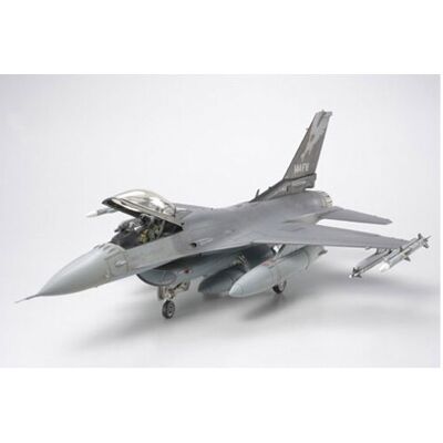 F-16C (Black 25/32) - 1/48 Aircraft Model Kit - Tamiya 61101 F-16C (Black 25/32) - 1/48 Aircraft Model Kit - Tamiya 61101