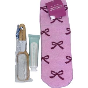 Bath & Body Works Bath and Body Works Pedicure Foot Routine Mini 3 Piece Gift Set: Socks Foot Crea Bath & Body Works Bath and Body Works Pedicure Foot Routine Mini 3 Piece Gift Set: Socks Foot Crea
