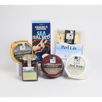 Caws Cenarth Cheese Treat Hamper 4 artisan cheeses, Cradoc's crackers and a jar of Radnor No.1 chutney 800g of cheese Gift box Caws Cenarth Cheese Treat Hamper 4 artisan cheeses, Cradoc's crackers and a jar of Radnor No.1 chutney 800g of cheese Gift box