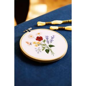 DMC Sumptuous Summer Flowers Medium Embroidery Kit DMC Sumptuous Summer Flowers Medium Embroidery Kit