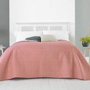 COUNTRY CLUB Eve Quilted Embossed Bedspread Throwover Decorative Bedding Geometric Design, Blush, 240 x 260cm COUNTRY CLUB Eve Quilted Embossed Bedspread Throwover Decorative Bedding Geometric Design, Blush, 240 x 260cm