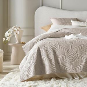 ROOM99 Feel Elegant Beige Bedspread - Velvet, Large Bed, Quilted ROOM99 Feel Elegant Beige Bedspread - Velvet, Large Bed, Quilted