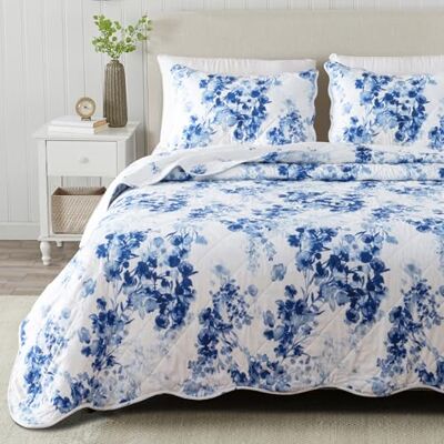 Great Bay Home Floral Full/Queen Quilt Set with Shams, Blue Floral Bedding Set, All-Season, Lightweight Bedspread. Reversible, Farmhouse Bedding. (Full/Queen, Jacqueline) Great Bay Home Floral Full/Queen Quilt Set with Shams, Blue Floral Bedding Set, All-Season, Lightweight Bedspread. Reversible, Farmhouse Bedding. (Full/Queen, Jacqueline)